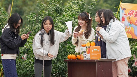 握得住筆桿，玩得了直播