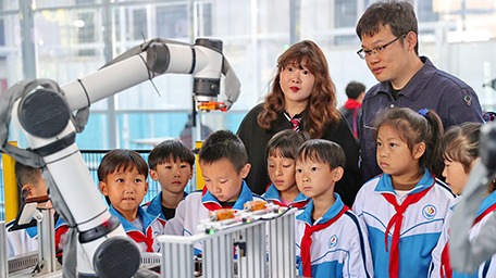 學(xué)習(xí)科普知識(shí) 感受智能制造