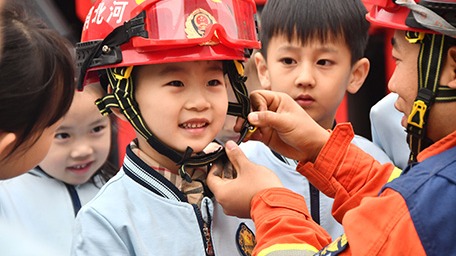 萌娃學(xué)消防 安全伴成長(zhǎng)