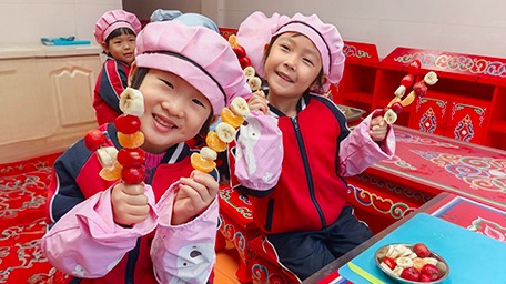 萌娃串甜果 巧迎冬日來(lái)