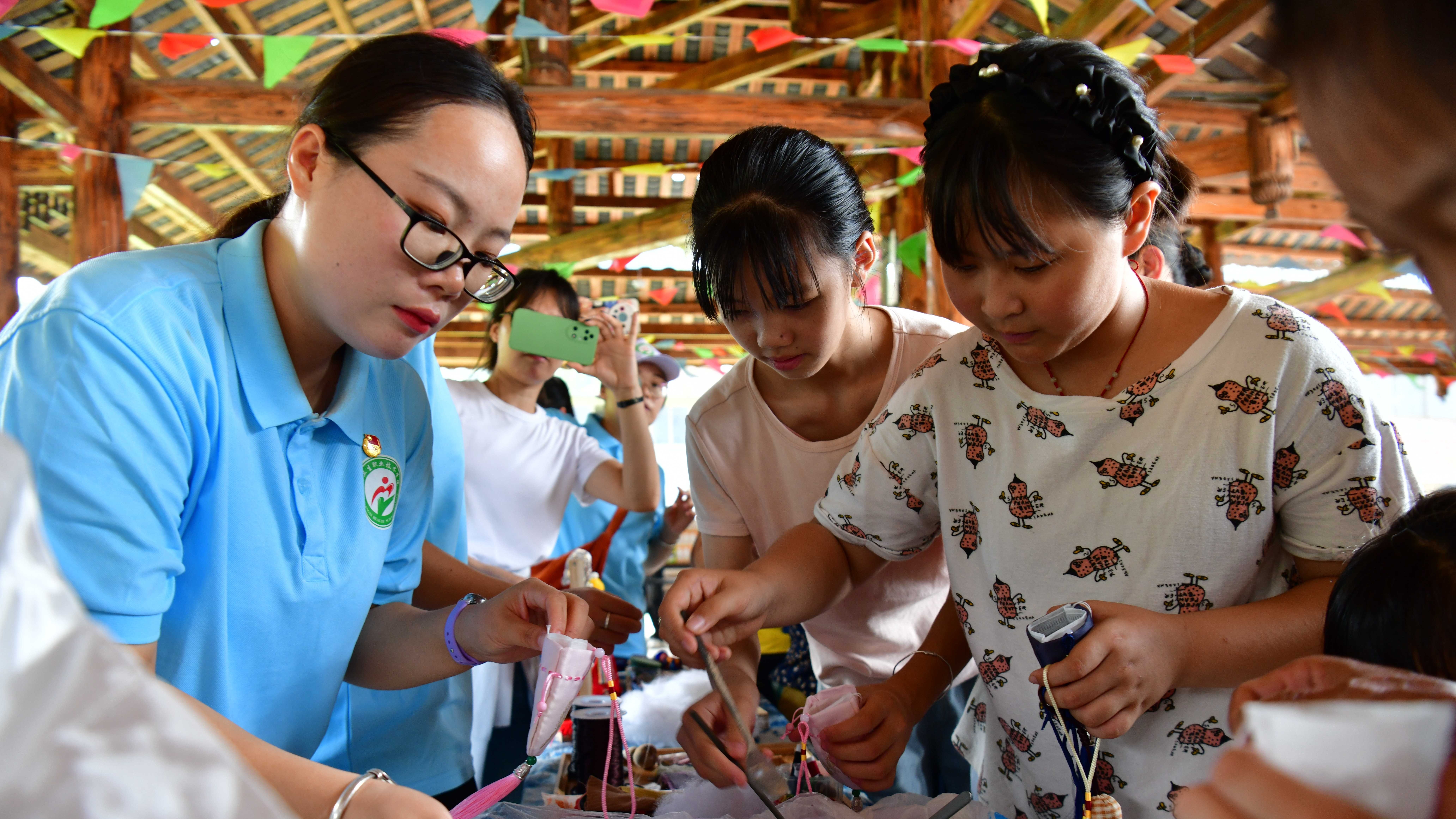 廣西衛(wèi)生職業(yè)技術(shù)學(xué)院：開(kāi)展“中醫(yī)文化進(jìn)鄉(xiāng)村” 暑期“三下鄉(xiāng)” 社會(huì)實(shí)踐