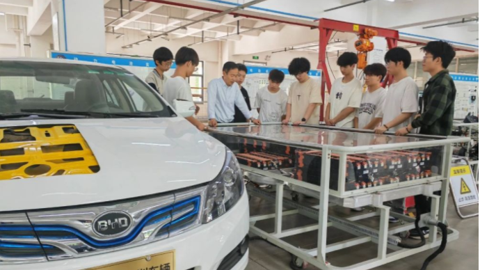 學(xué)生沒(méi)畢業(yè)，就被知名車企預(yù)定了