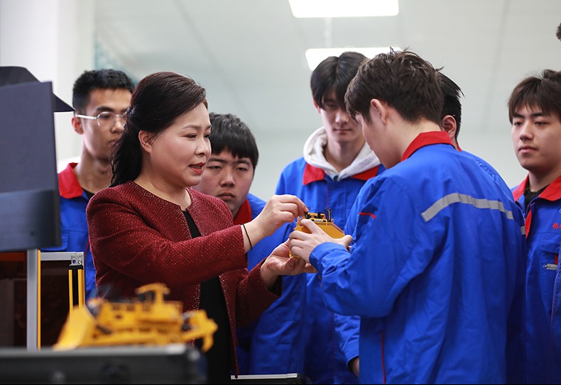 名師鑄匠魂 實(shí)戰(zhàn)育英才