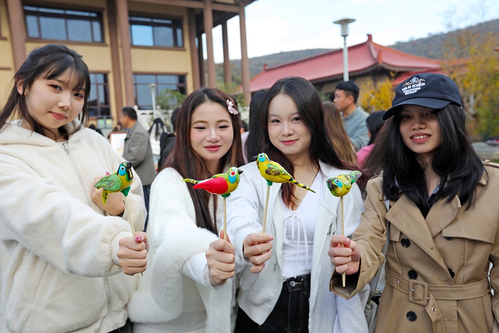 留學(xué)生學(xué)“非遺” 感受中國文化魅力