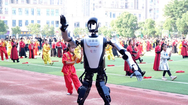 重慶智能工程職業(yè)學(xué)院助力永川區(qū)永和小學(xué)校體育科技節(jié)啟幕