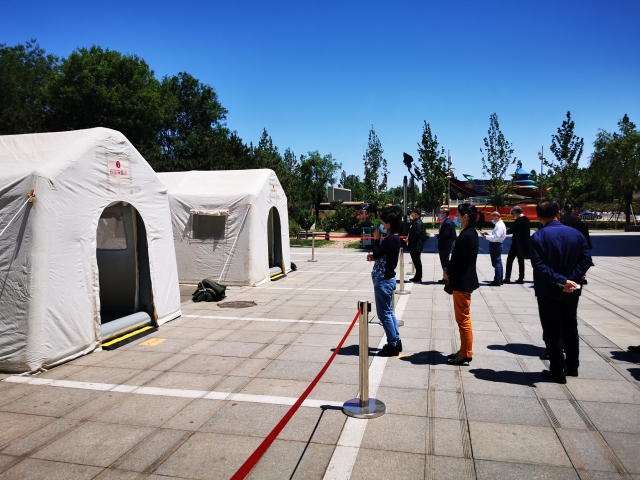 5月19日，江蘇省政協(xié)代表團抵京后進行核酸檢測。唐江澎委員攝.jpg