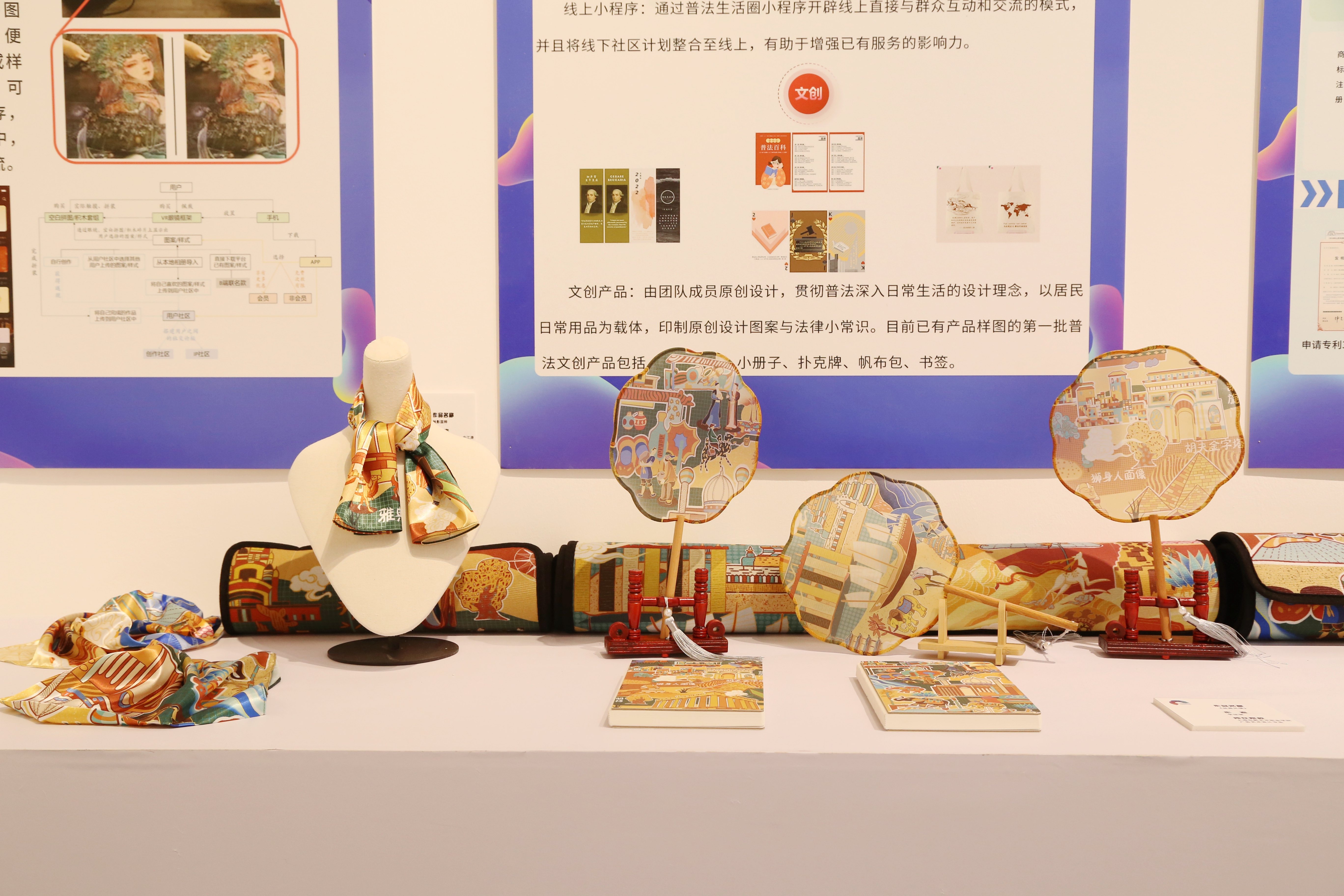 活動現(xiàn)場展出的學生作品創(chuàng)意無限，精彩紛呈（鄭逸潔 攝） (3).jpg