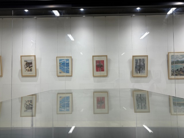 “在東旦——東陳鄉(xiāng)寫生作品展”部分作品 學(xué)校供圖.jpg