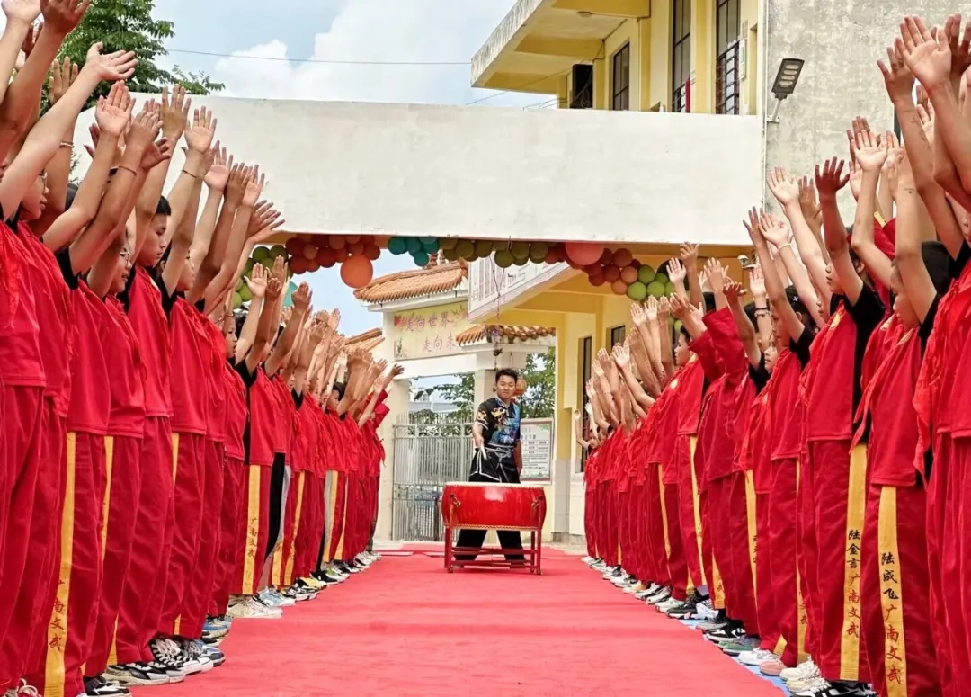 廣南縣文武學校學生在習武。  學校供圖.jpg