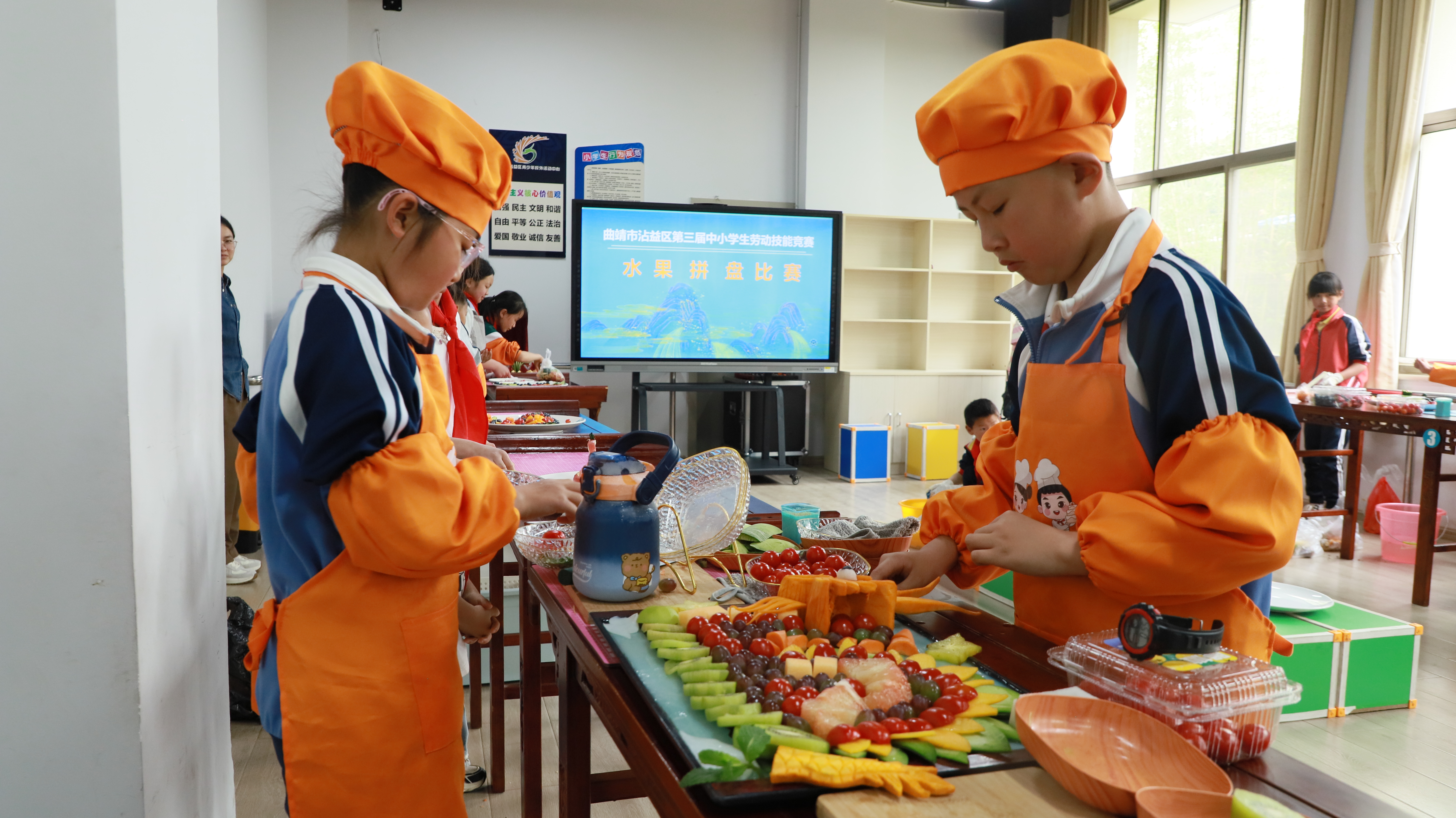 曲靖市沾益區(qū)第三屆中小學(xué)水果拼盤比賽 王煒杰拍攝.JPG